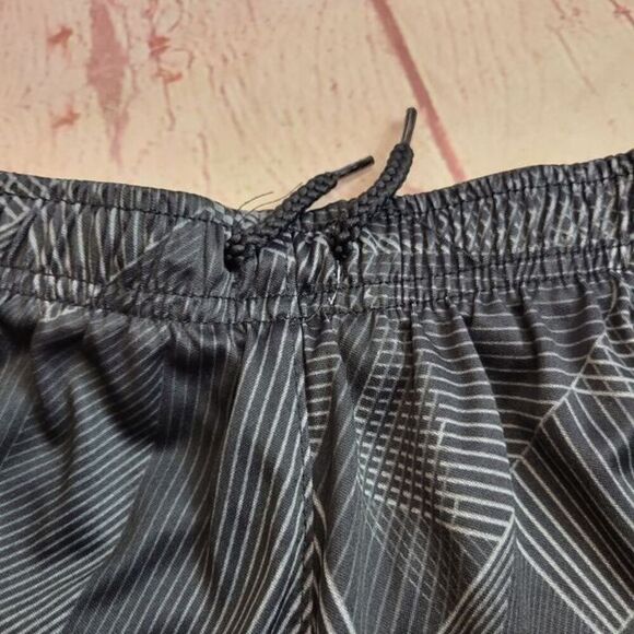 Place Sport athletic shorts 4T - Picture 4 of 5
